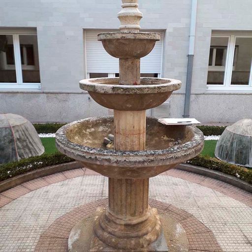 O Canteiro San Ciprián fuente de jardín de piedra